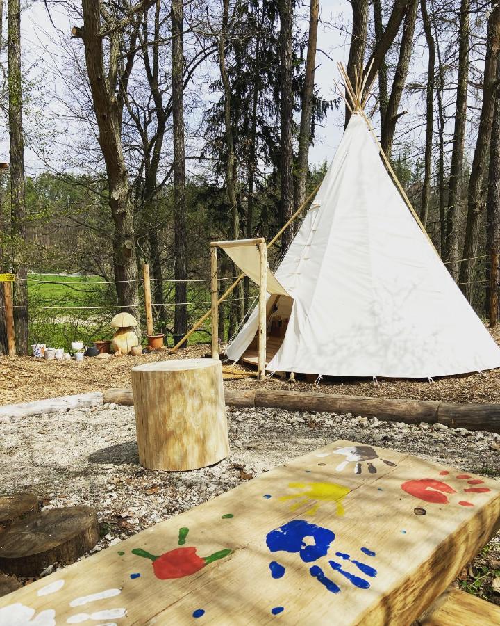 Glamping Nad Meandry Hotel Unhost Exterior photo