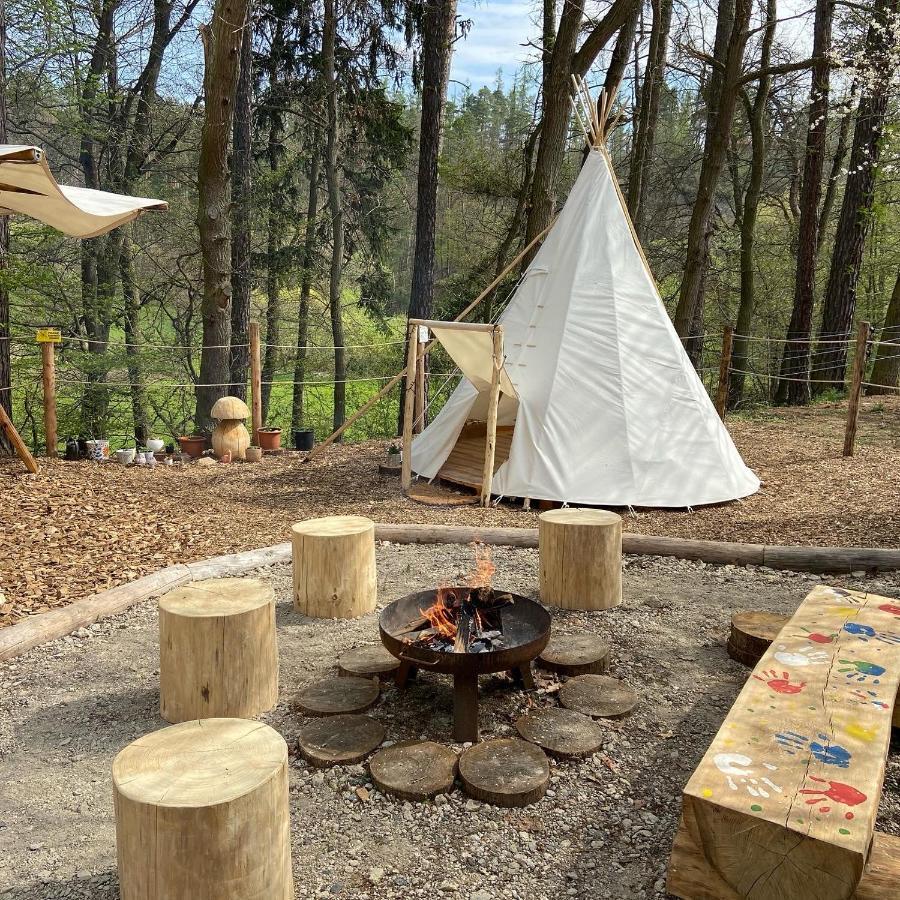 Glamping Nad Meandry Hotel Unhost Exterior photo