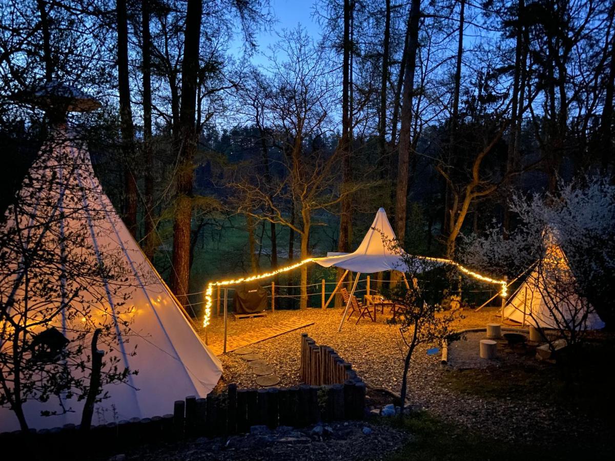 Glamping Nad Meandry Hotel Unhost Exterior photo